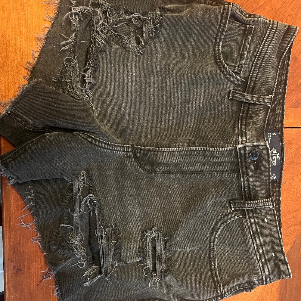 Women’s Black Hollister Curvy High Rise Vintage Short 4” – Size 29